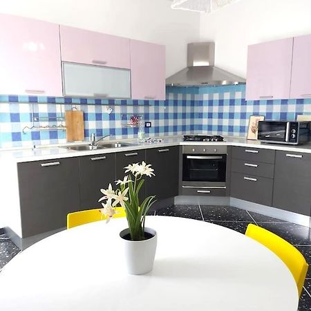 Elegante Appartamento La Spezia Centro Luaran gambar