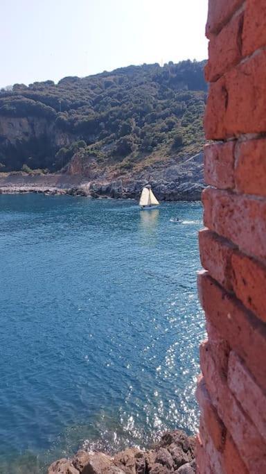 Elegante Appartamento La Spezia Centro Luaran gambar