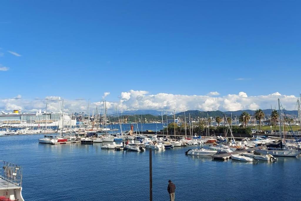 Elegante Appartamento La Spezia Centro Luaran gambar