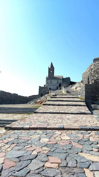 Elegante Appartamento La Spezia Centro Luaran gambar