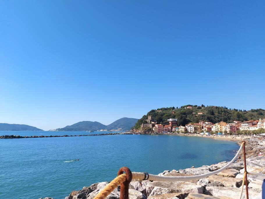 Elegante Appartamento La Spezia Centro Luaran gambar